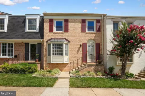 6618 Rosecroft Pl, Falls Church, VA 22043