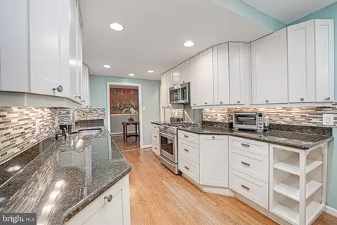 1708 Burning Tree Dr, Vienna, VA 22182 photo 11