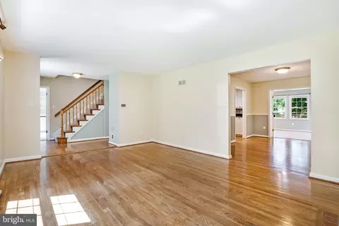 1708 Burning Tree Dr, Vienna, VA 22182 photo 3