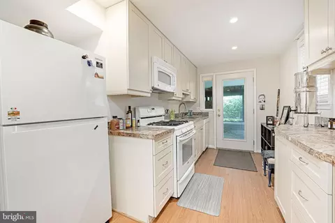 1708 Burning Tree Dr, Vienna, VA 22182 photo 46