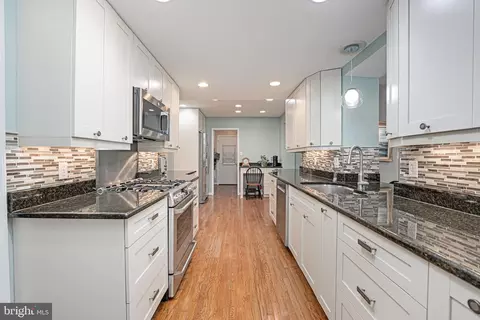 1708 Burning Tree Dr, Vienna, VA 22182 photo 15