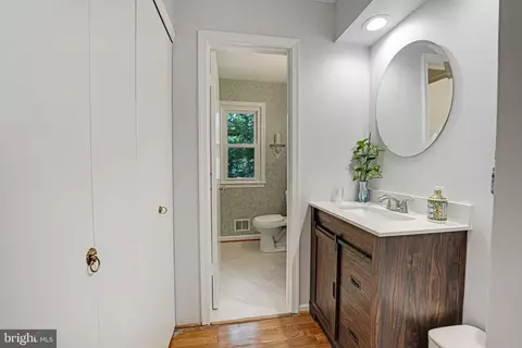 1708 Burning Tree Dr, Vienna, VA 22182 photo 38