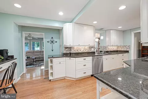 1708 Burning Tree Dr, Vienna, VA 22182 photo 16
