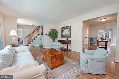 1708 Burning Tree Dr, Vienna, VA 22182 photo 2