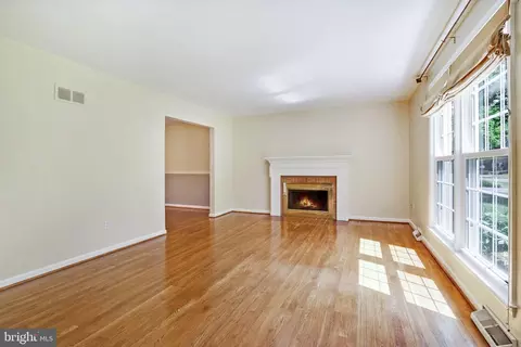 1708 Burning Tree Dr, Vienna, VA 22182 photo 5