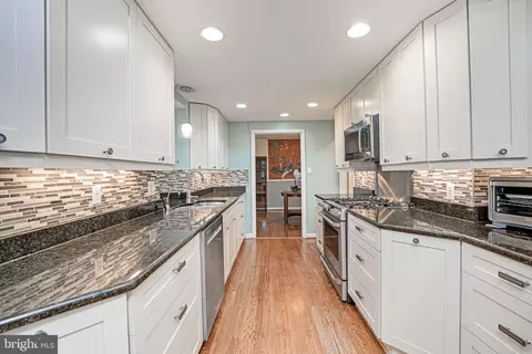 1708 Burning Tree Dr, Vienna, VA 22182 photo 13