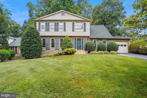 4905 Asquith Ct, Fairfax, VA 22032