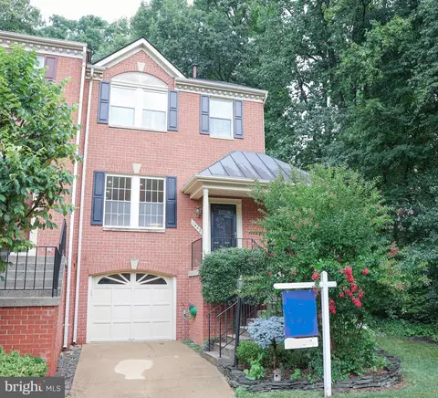 1422 Park Garden Ln, Reston, VA 20194