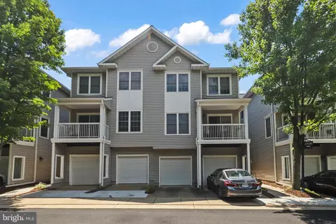 12777 Fair Briar Ln, Fairfax, VA 22033