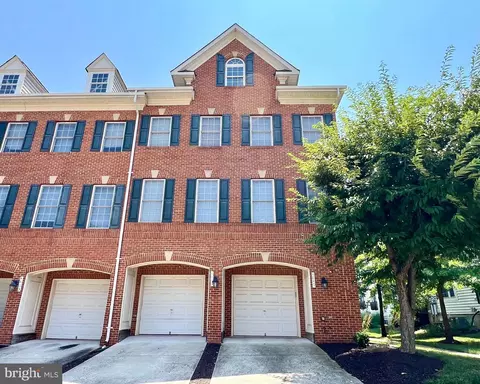 4649 Hummingbird Ln #165, Fairfax, VA 22033