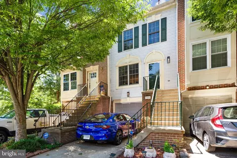 7844 Gum Springs Village Dr, Alexandria, VA 22306