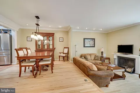 11722 Decade Ct, Reston, VA 20191 photo 9