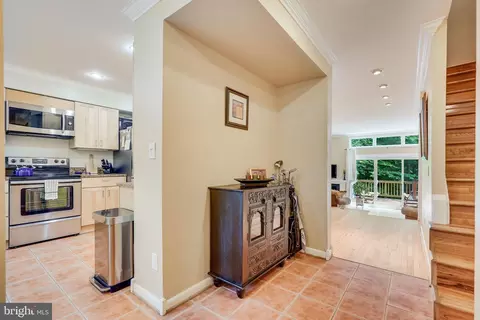 11722 Decade Ct, Reston, VA 20191 photo 3