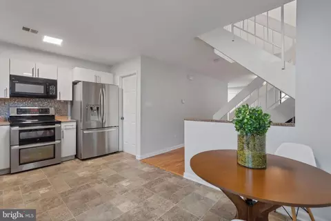 2214 White Cornus Ln, Reston, VA 20191 photo 27