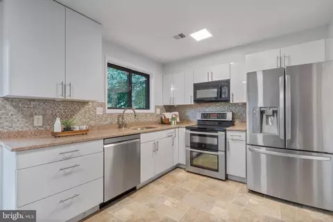 2214 White Cornus Ln, Reston, VA 20191 photo 2