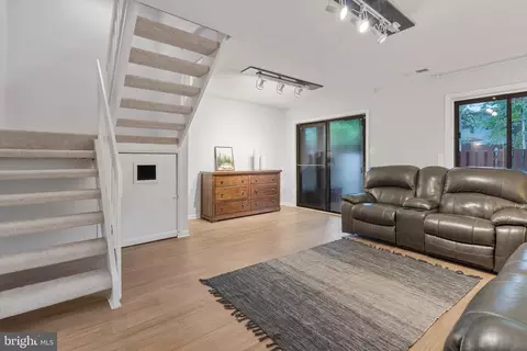 2214 White Cornus Ln, Reston, VA 20191 photo 5