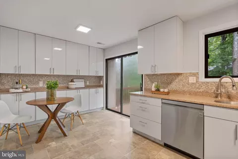 2214 White Cornus Ln, Reston, VA 20191 photo 25