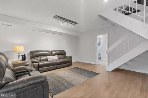 2214 White Cornus Ln, Reston, VA 20191 photo 8