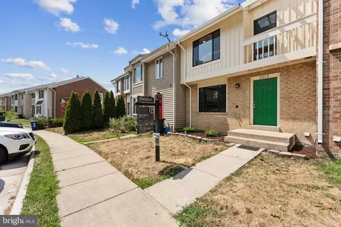 2213 Christy Pl, Herndon, VA 20170