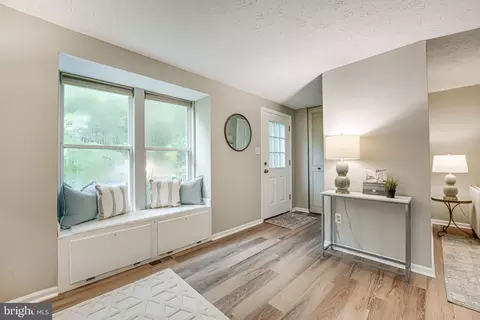 11014 Granby Ct, Reston, VA 20191 photo 2