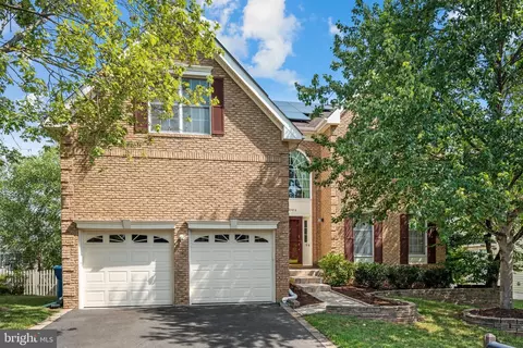 13306 Horsepen Woods Ln, Herndon, VA 20171