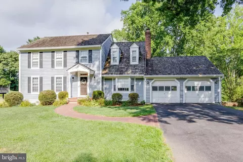 4914 Shadow Valley Dr, Fairfax, VA 22030