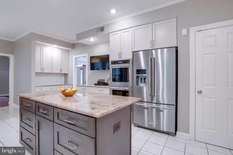 6310 Cardinal Hill Pl, Springfield, VA 22152 photo 17