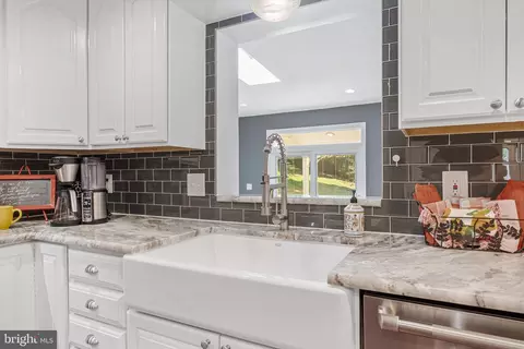Kitchen - 7561 Vogels Way, Springfield, VA 22153 photo 7 of 10