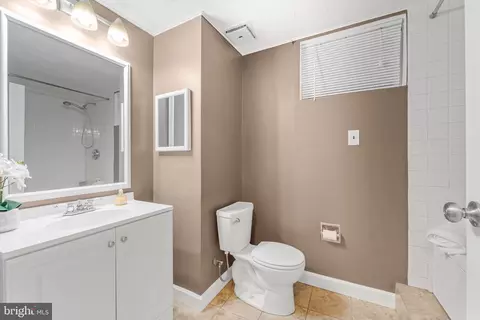 Bath - 7561 Vogels Way, Springfield, VA 22153 photo 5 of 6