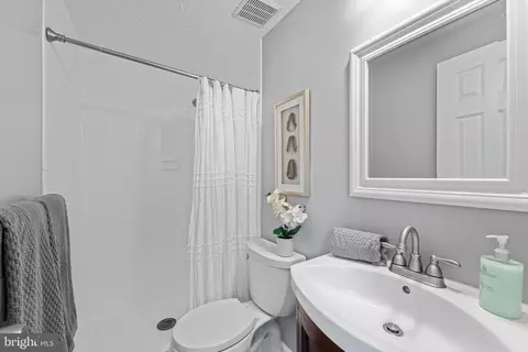 Bath - 7561 Vogels Way, Springfield, VA 22153 photo 2 of 6