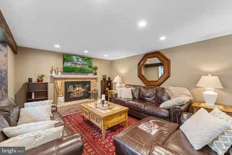 Living - 7561 Vogels Way, Springfield, VA 22153 photo 1 of 3