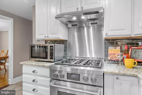 Kitchen - 7561 Vogels Way, Springfield, VA 22153 photo 5 of 10
