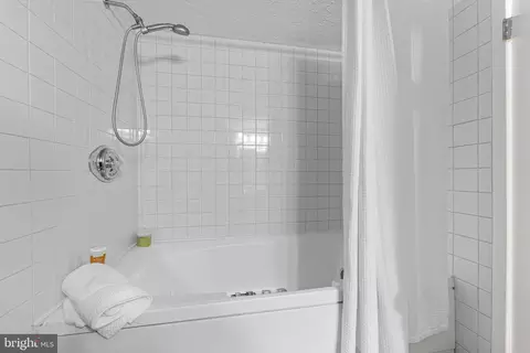 Bath - 7561 Vogels Way, Springfield, VA 22153 photo 6 of 6