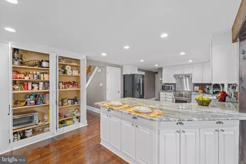 Kitchen - 7561 Vogels Way, Springfield, VA 22153 photo 10 of 10
