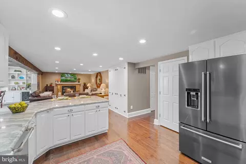 Kitchen - 7561 Vogels Way, Springfield, VA 22153 photo 6 of 10