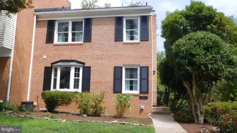 8328 Uxbridge Ct, Springfield, VA 22151