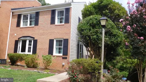 8328 Uxbridge Ct, Springfield, VA 22151 photo 2
