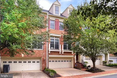 7487 Carriage Hills Dr, Mclean, VA 22102