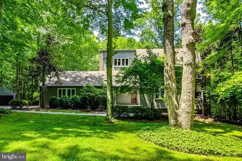 9206 Potomac Ridge Rd, Great Falls, VA 22066