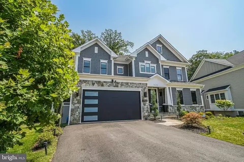 9690 Parkland Meadow Ln, Vienna, VA 22181