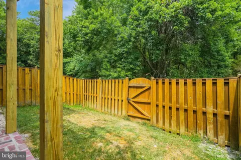 Exterior - 7319 Hampton Manor Pl, Springfield, VA 22150 photo 6 of 10