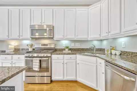 Kitchen - 7319 Hampton Manor Pl, Springfield, VA 22150 photo 2 of 4