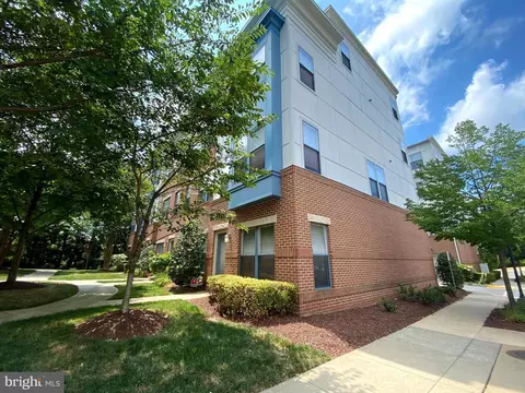 12179 Waveland St, Fairfax, VA 22033