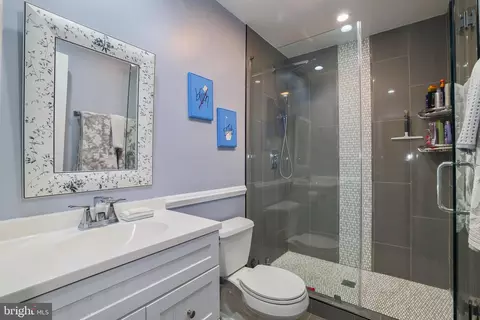Bath - 7838 Marconi Ct, Springfield, VA 22153 photo 2 of 4