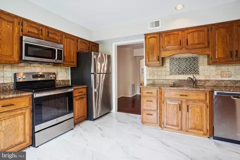 6526 Westmore Ct, Springfield, VA 22150 photo 4