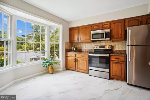 6526 Westmore Ct, Springfield, VA 22150 photo 2