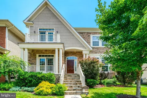 6322 Still Spring Pl, Alexandria, VA 22315