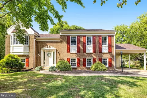 2152 Veenendaal Ct, Herndon, VA 20170