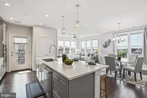 2324 Wind Charm St #401, Herndon, VA 20171