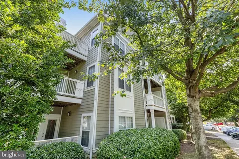 1712 Lake Shore Crest Dr #32, Reston, VA 20190